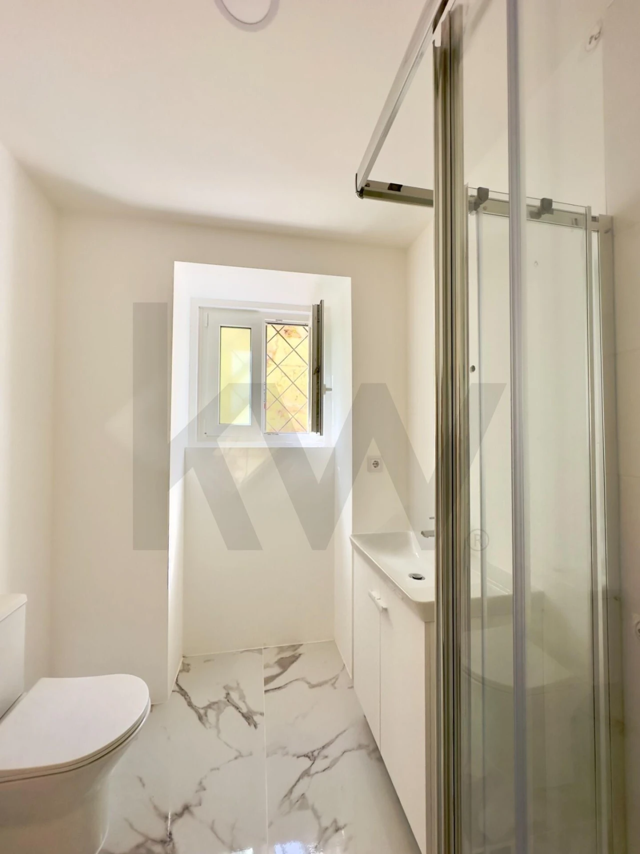 Apartamento T2 para Arrendamento em Santo Antonio dos Olivais Foto 9