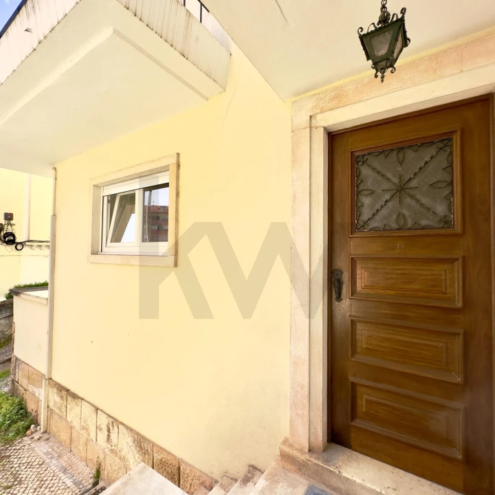 Apartamento T2 para Arrendamento em Santo Antonio dos Olivais Foto 23