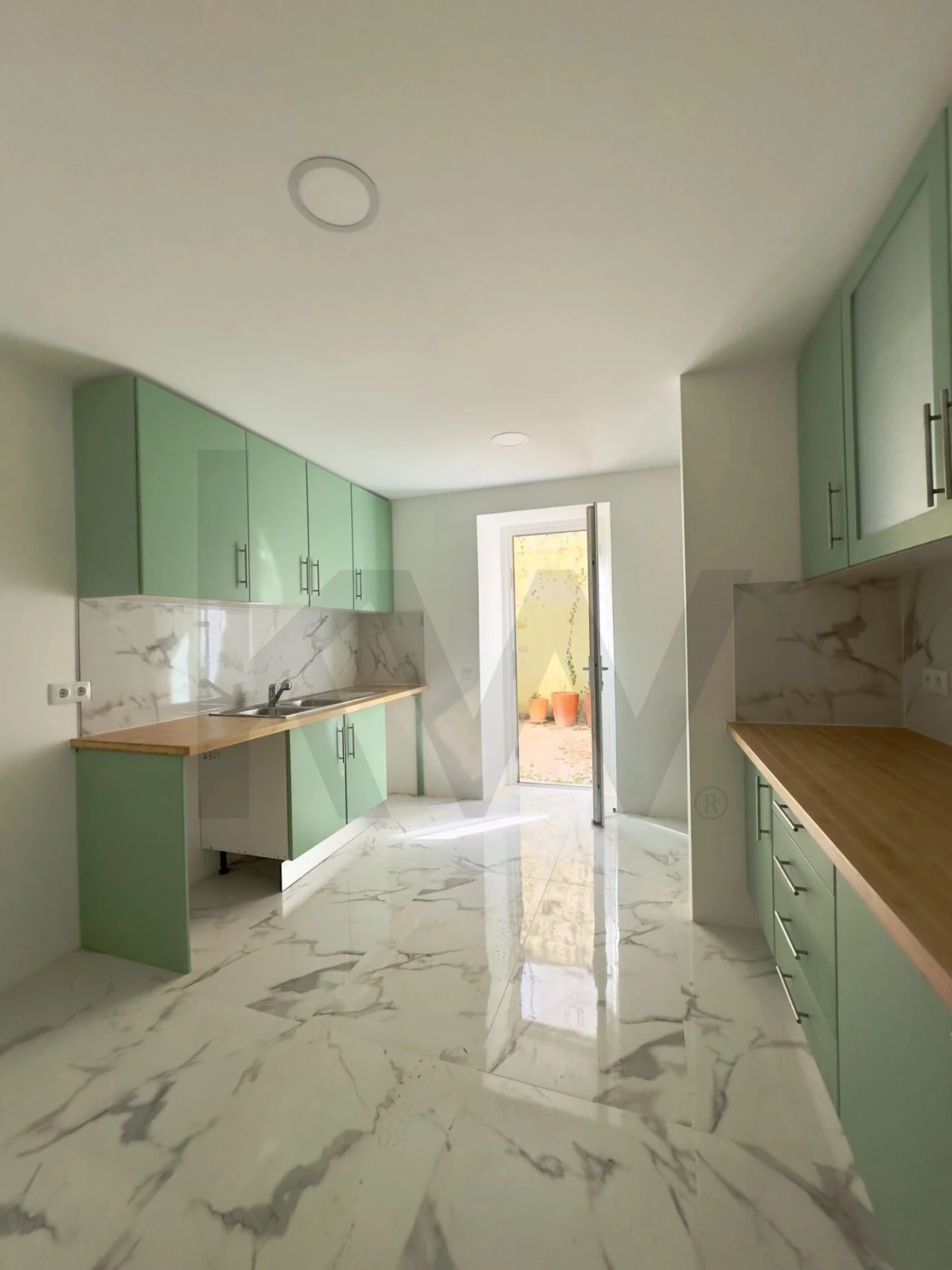 Apartamento T2 para Arrendamento em Santo Antonio dos Olivais Foto 19