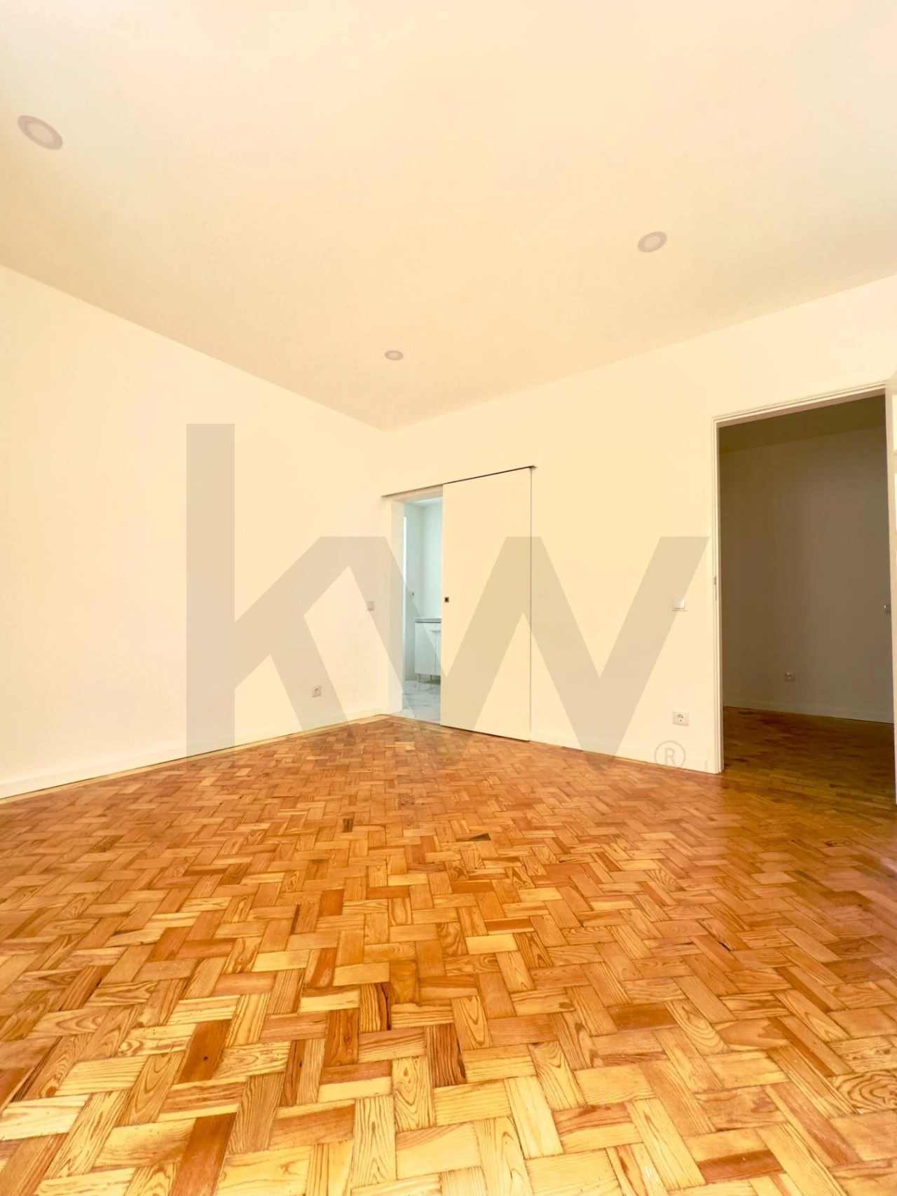 Apartamento T2 para Arrendamento em Santo Antonio dos Olivais Foto 5