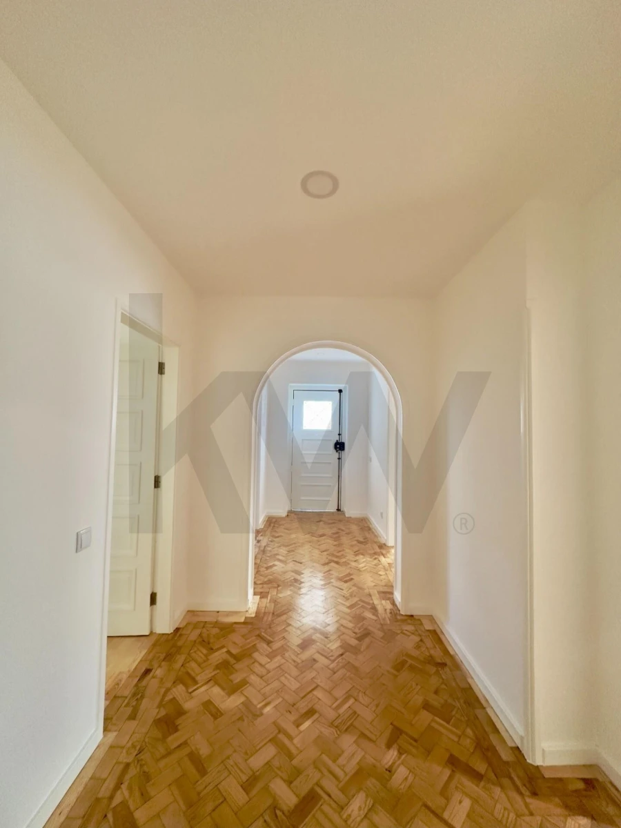 Apartamento T2 para Arrendamento em Santo Antonio dos Olivais Foto 1