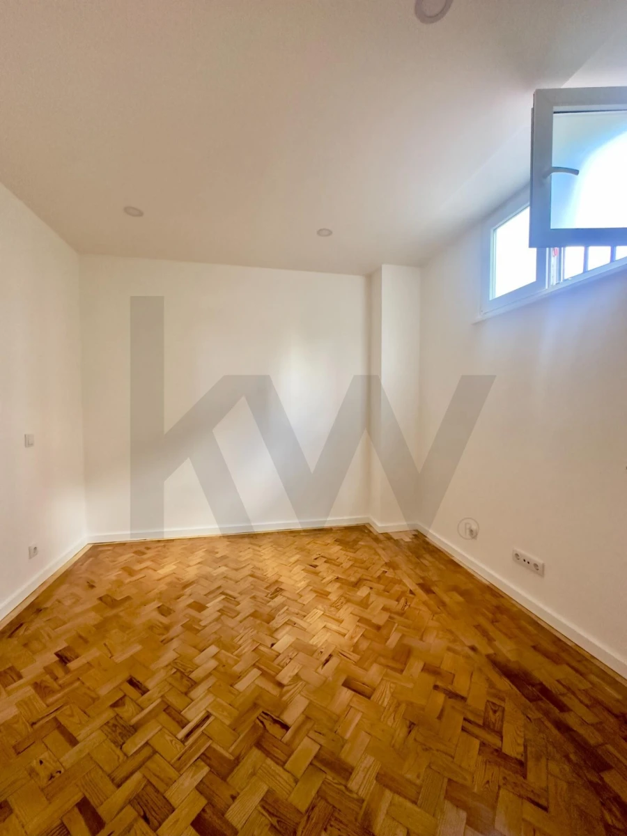 Apartamento T2 para Arrendamento em Santo Antonio dos Olivais Foto 10