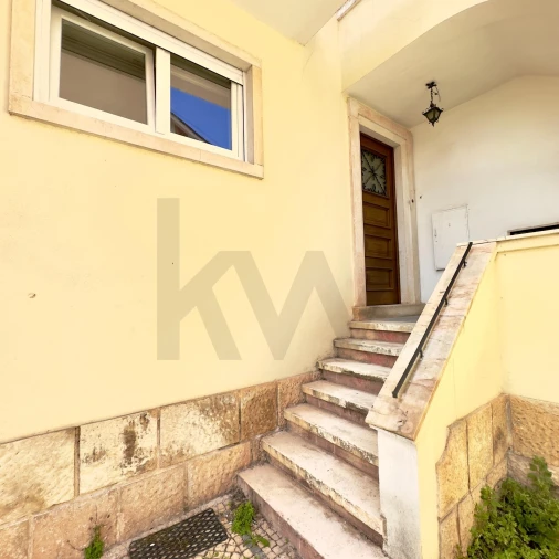 Apartamento T2 para Arrendamento em Santo Antonio dos Olivais Foto 24