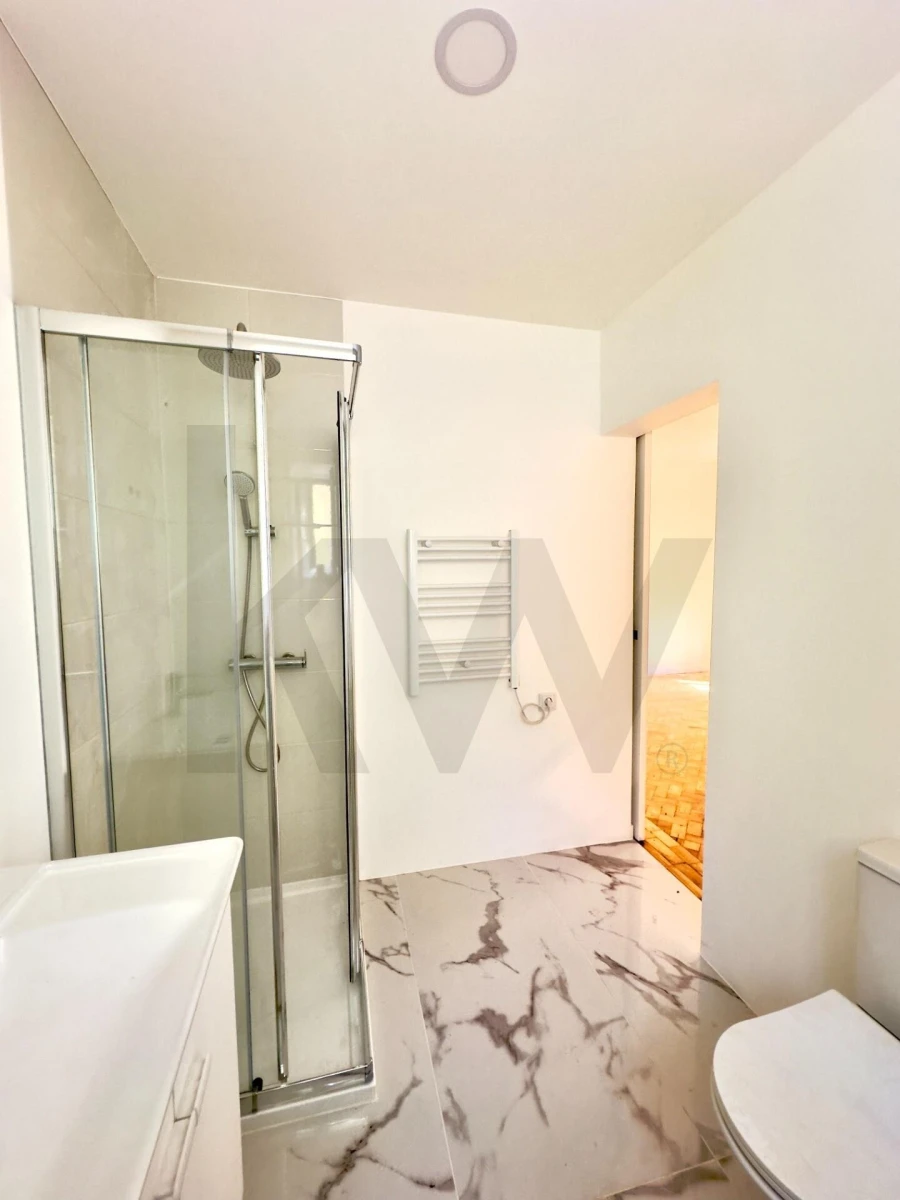 Apartamento T2 para Arrendamento em Santo Antonio dos Olivais Foto 8