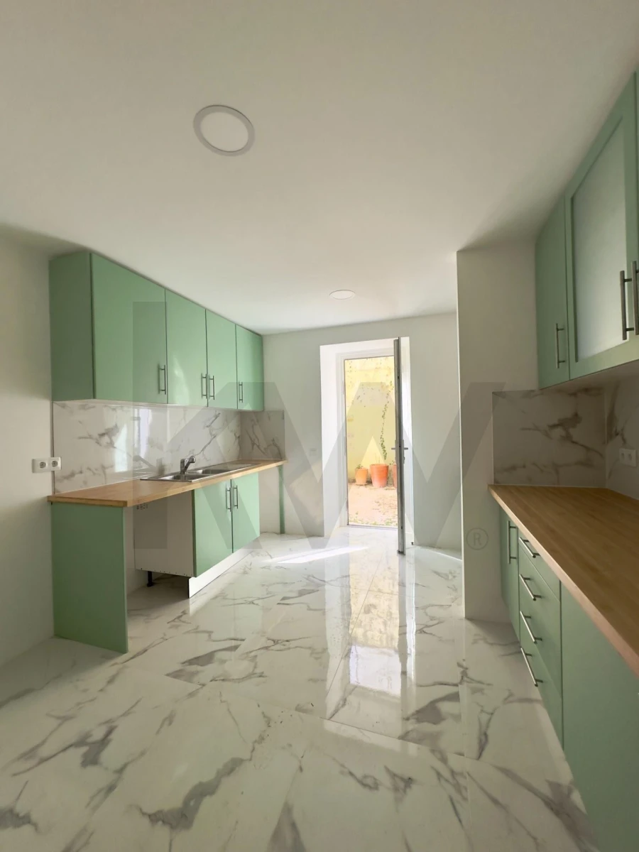 Apartamento T2 para Arrendamento em Santo Antonio dos Olivais Foto 19