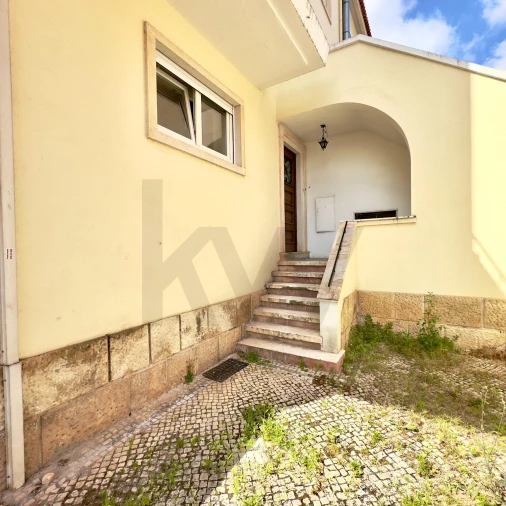 Apartamento T2 para Arrendamento em Santo Antonio dos Olivais Foto 25