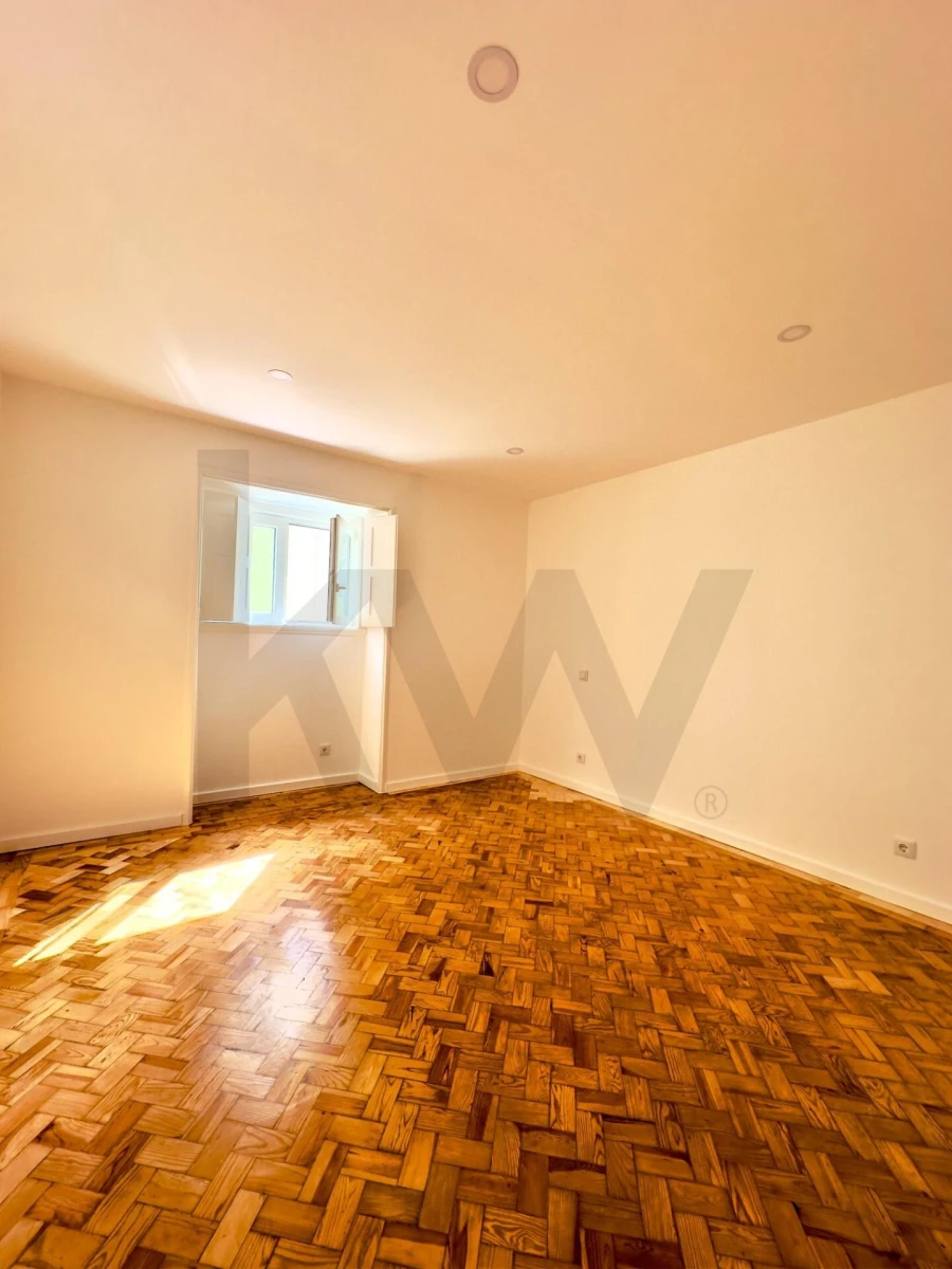 Apartamento T2 para Arrendamento em Santo Antonio dos Olivais Foto 6