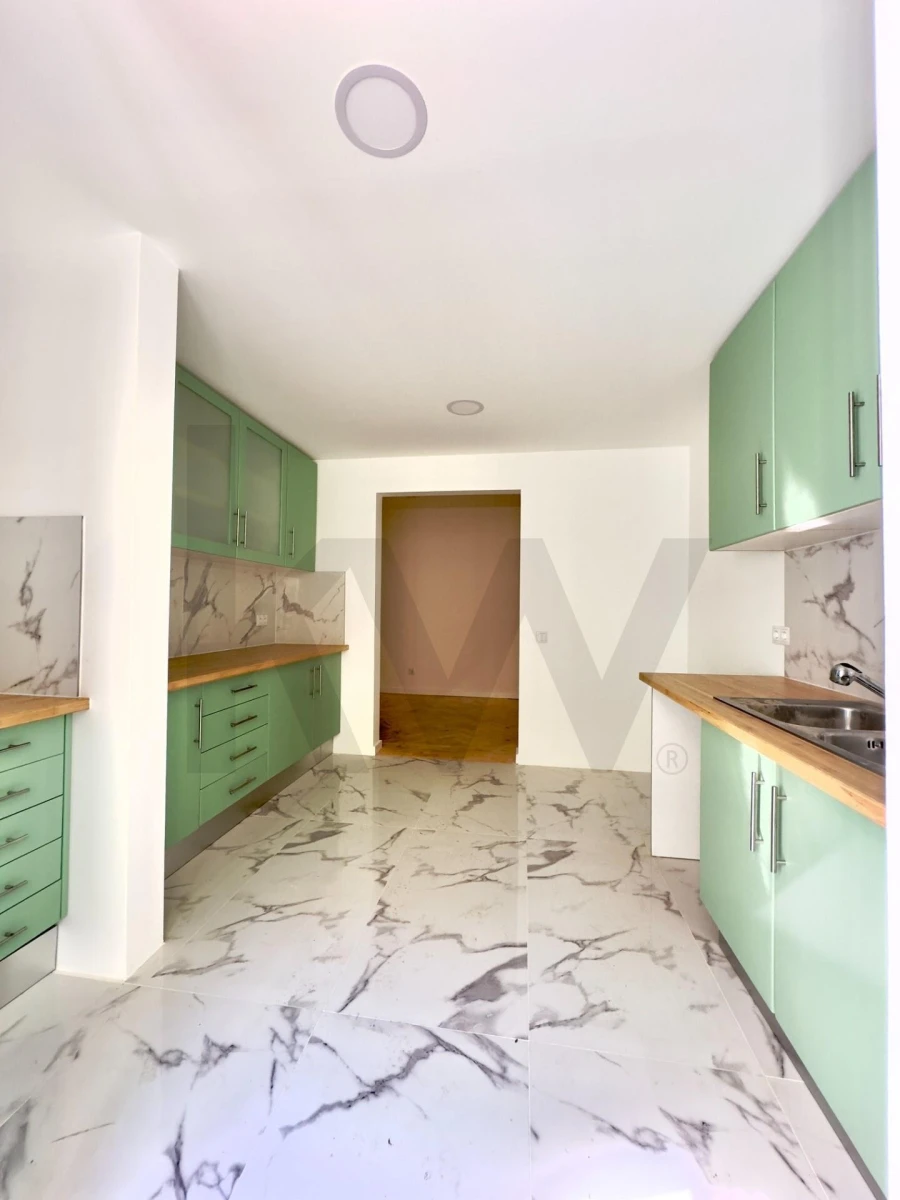 Apartamento T2 para Arrendamento em Santo Antonio dos Olivais Foto 22