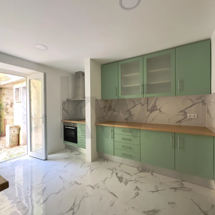 Apartamento T2 para Arrendamento em Santo Antonio dos Olivais Foto 18