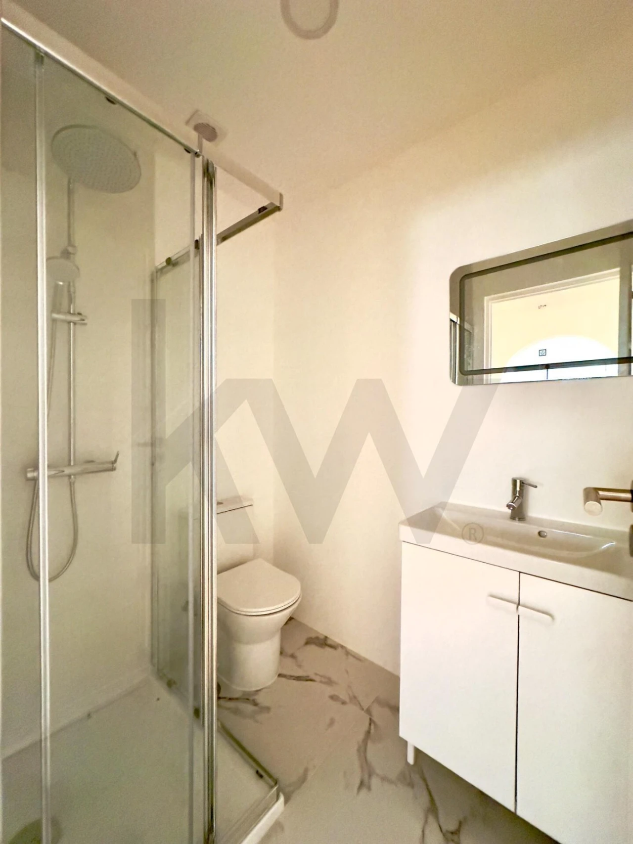 Apartamento T2 para Arrendamento em Santo Antonio dos Olivais Foto 15