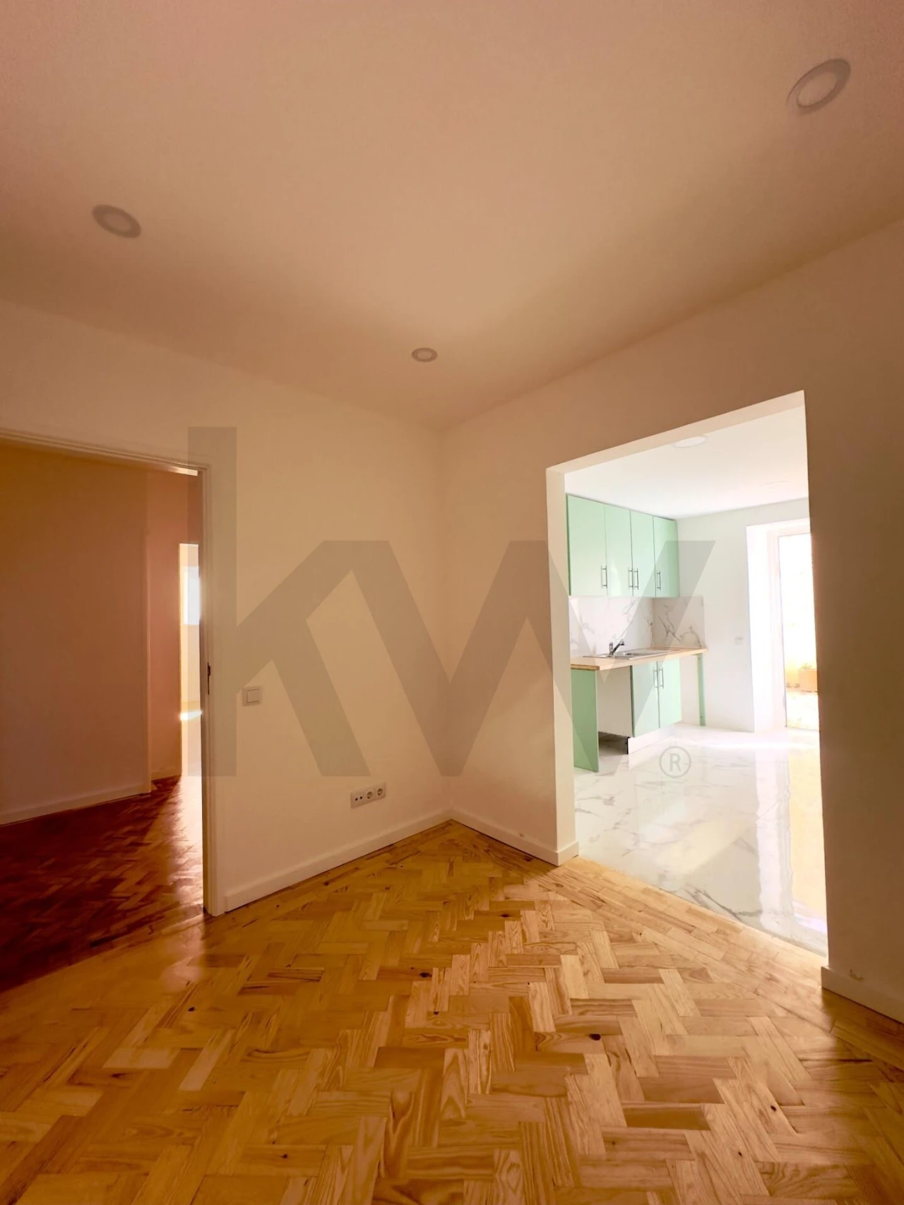 Apartamento T2 para Arrendamento em Santo Antonio dos Olivais Foto 16