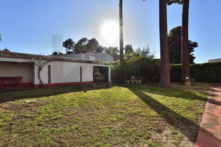 Moradia T4 para Venda em Corroios Foto 49