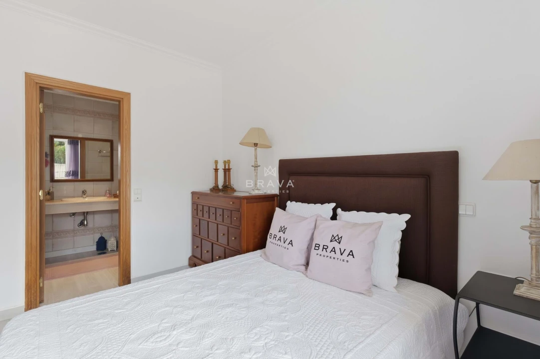 Moradia T4 para Venda em Quarteira Foto 19