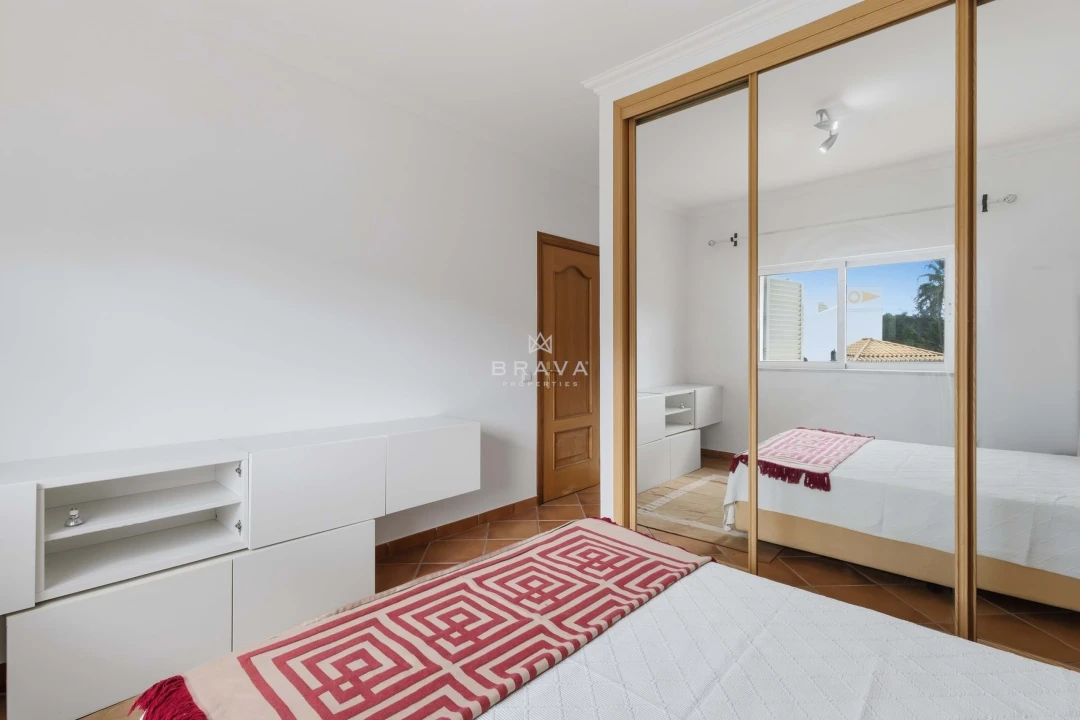 Moradia T4 para Venda em Quarteira Foto 25