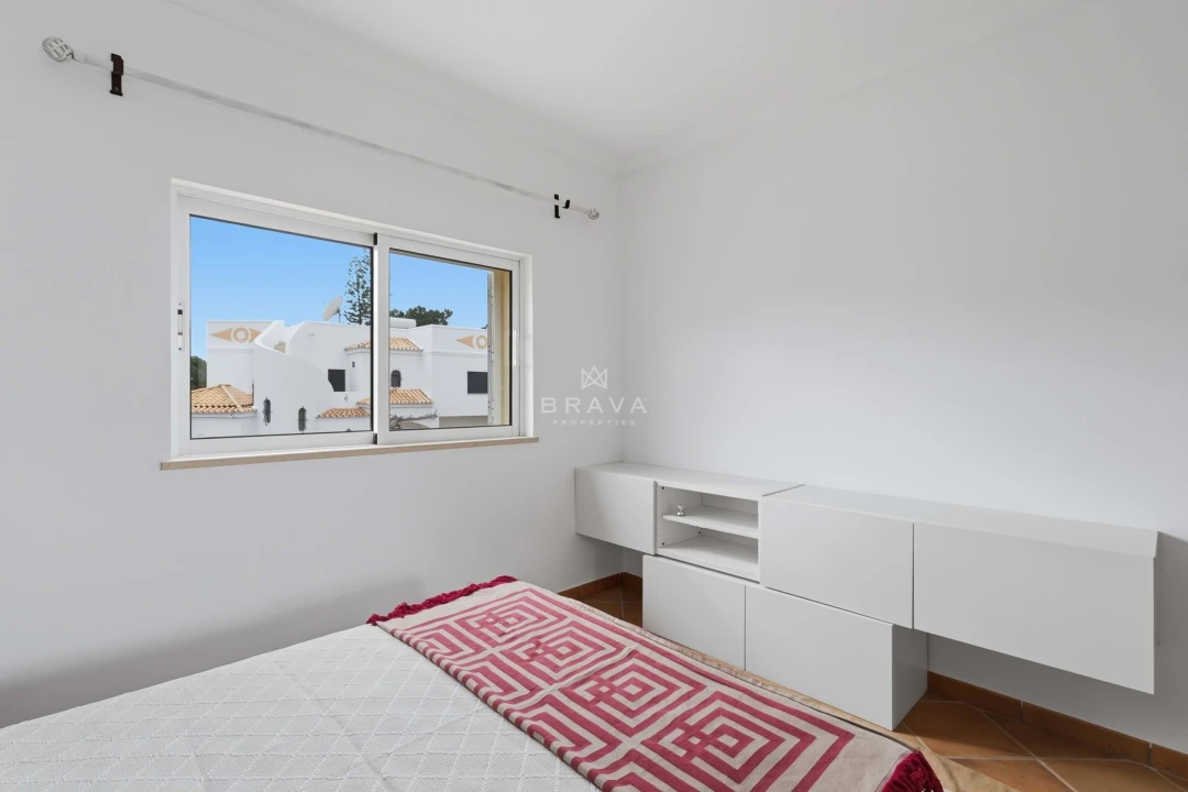 Moradia T4 para Venda em Quarteira Foto 26