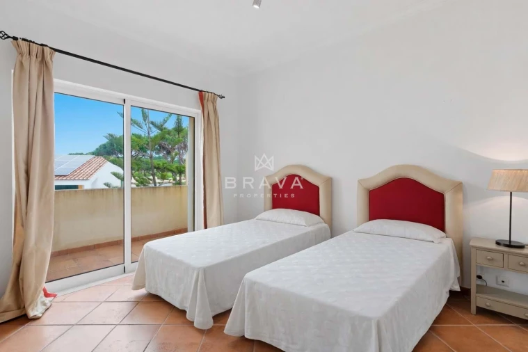 Moradia T4 para Venda em Quarteira Foto 27