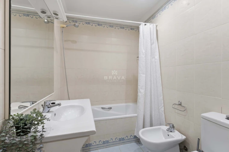 Moradia T4 para Venda em Quarteira Foto 31