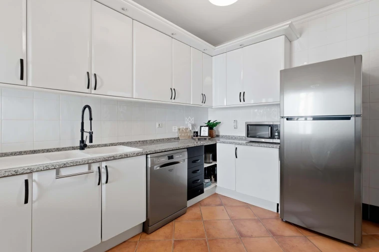 Moradia T4 para Venda em Quarteira Foto 7