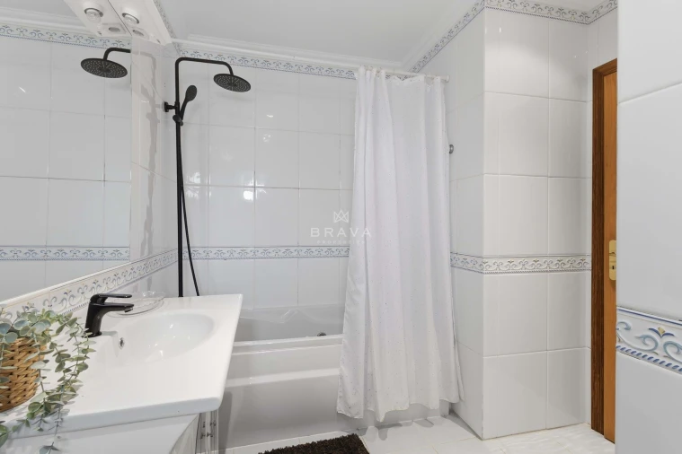 Moradia T4 para Venda em Quarteira Foto 34