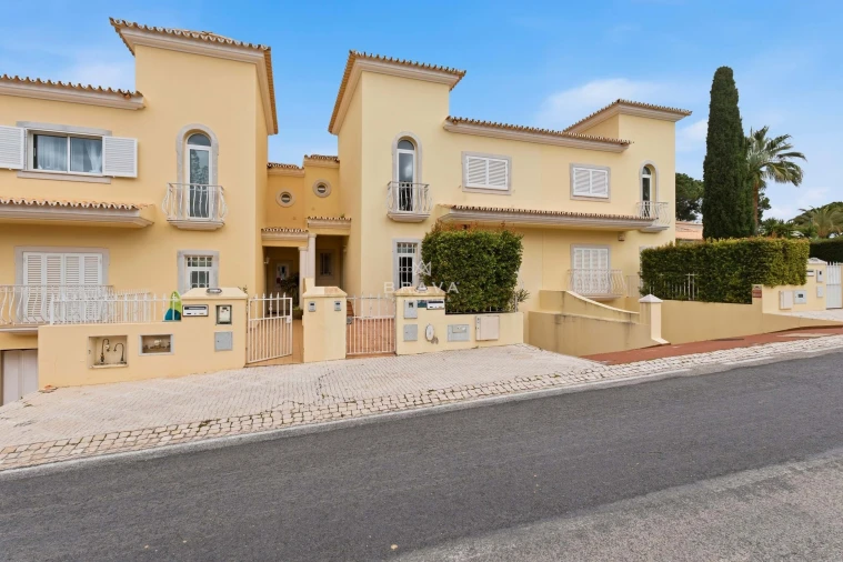 Moradia T4 para Venda em Quarteira Foto 45