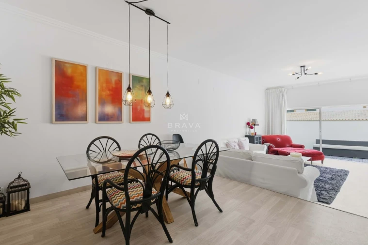 Moradia T4 para Venda em Quarteira Foto 5