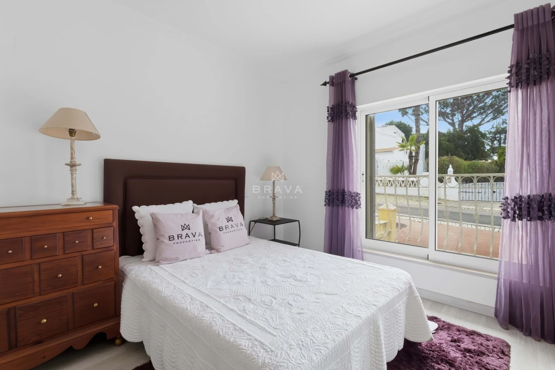 Moradia T4 para Venda em Quarteira Foto 17