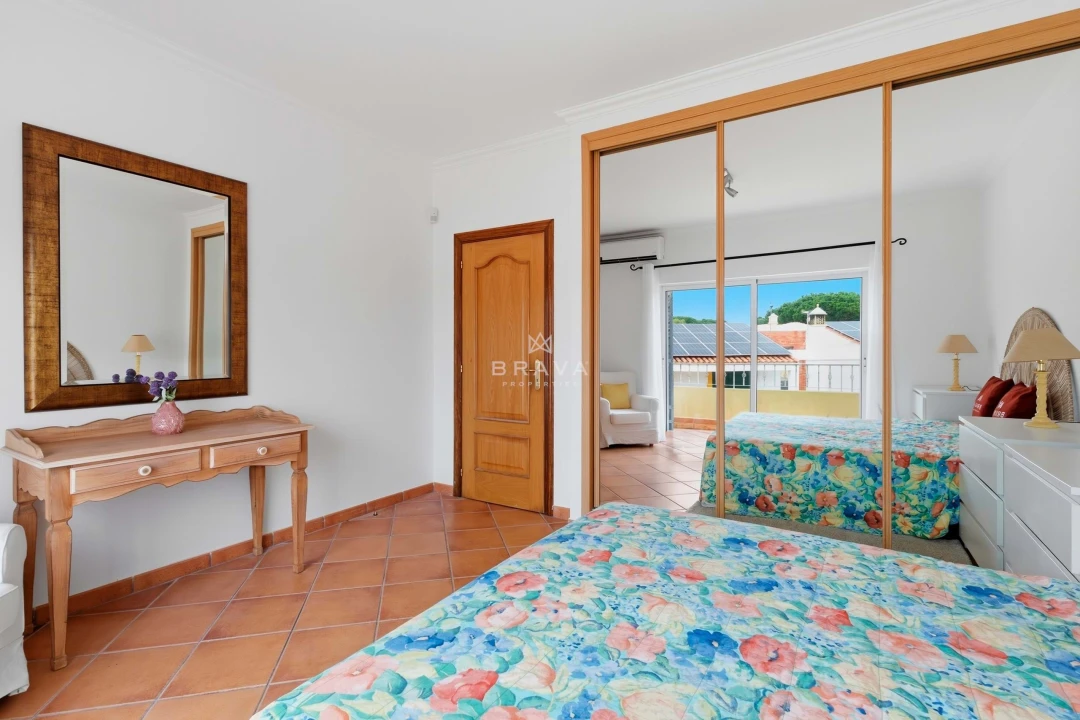 Moradia T4 para Venda em Quarteira Foto 39