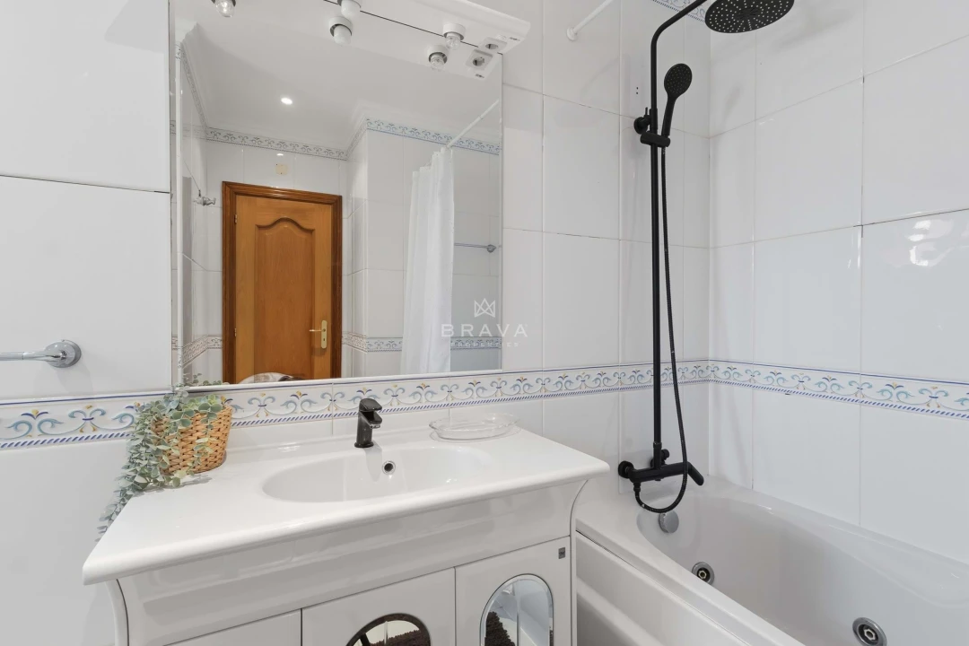 Moradia T4 para Venda em Quarteira Foto 30