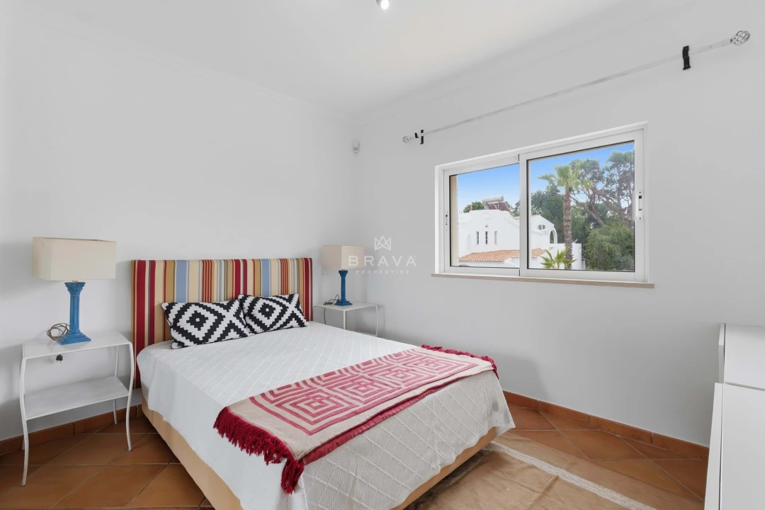 Moradia T4 para Venda em Quarteira Foto 23