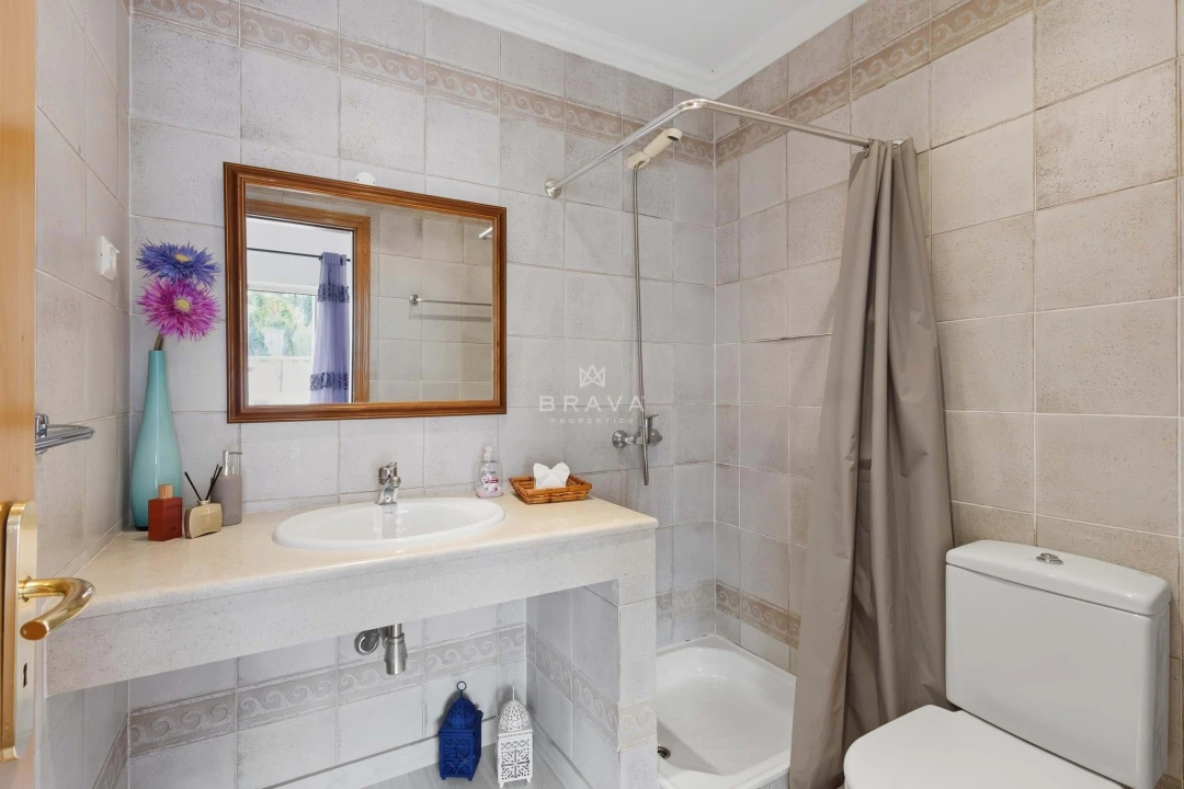 Moradia T4 para Venda em Quarteira Foto 21