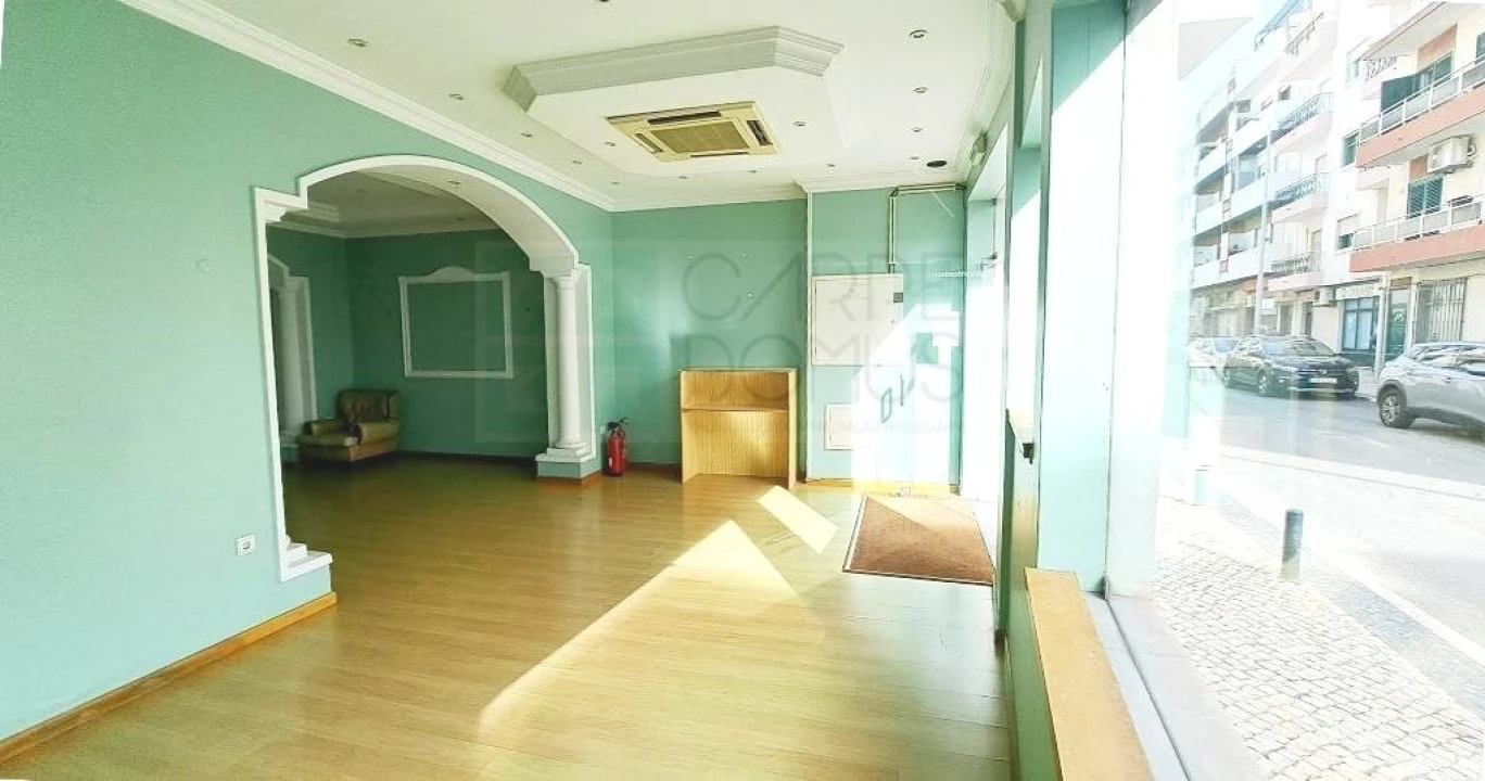 Loja para Arrendamento em Faro (Sé e São Pedro) Foto 10