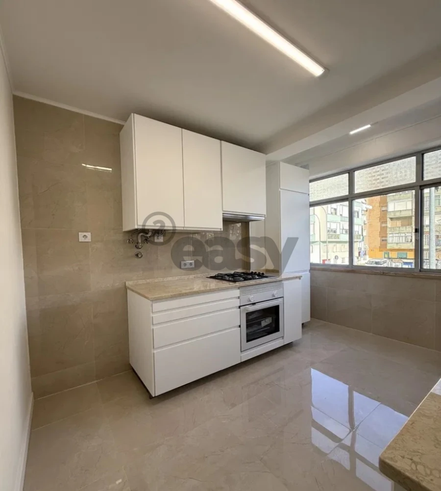 Apartamento T3 para Venda em Águas Livres Foto 3