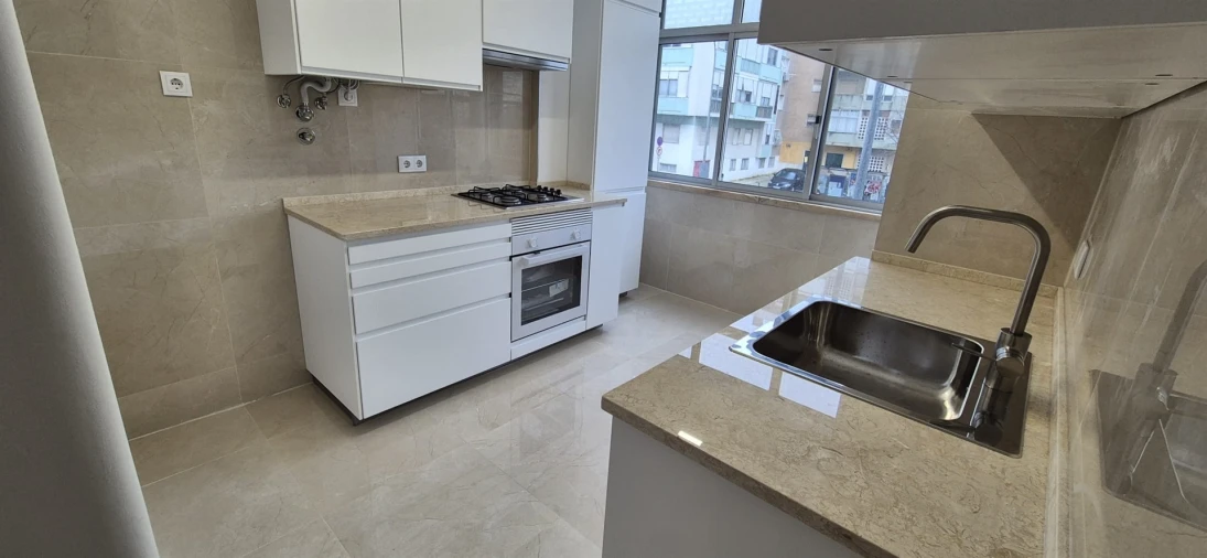 Apartamento T3 para Venda em Águas Livres Foto 2