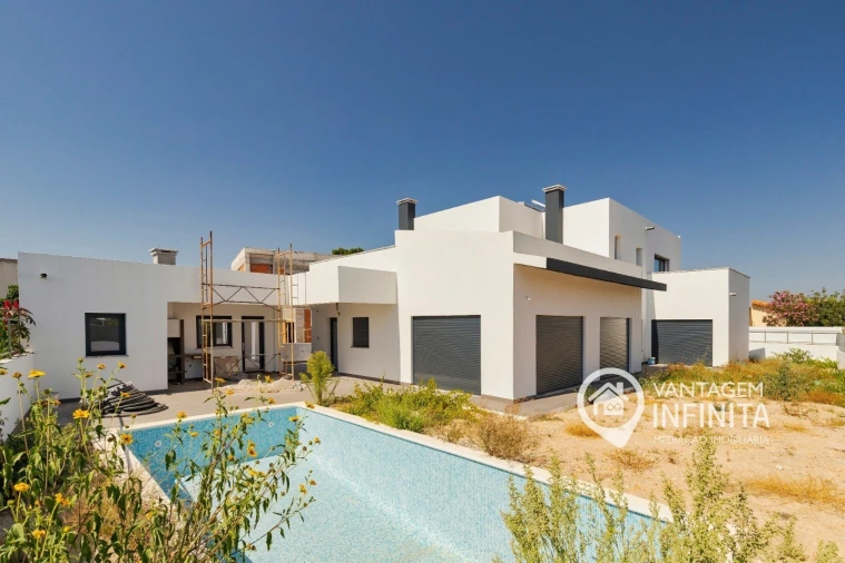 Moradia T5 para Venda em Azeitão (São Lourenço e São Simão) Foto 2