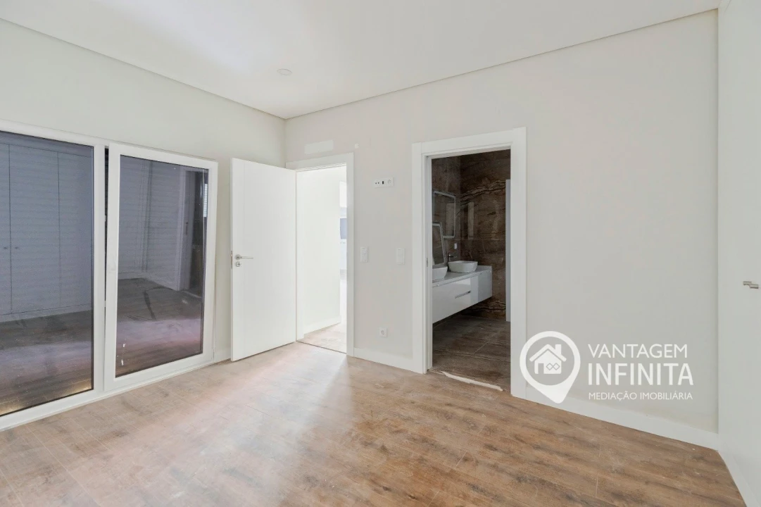 Moradia T5 para Venda em Azeitão (São Lourenço e São Simão) Foto 17