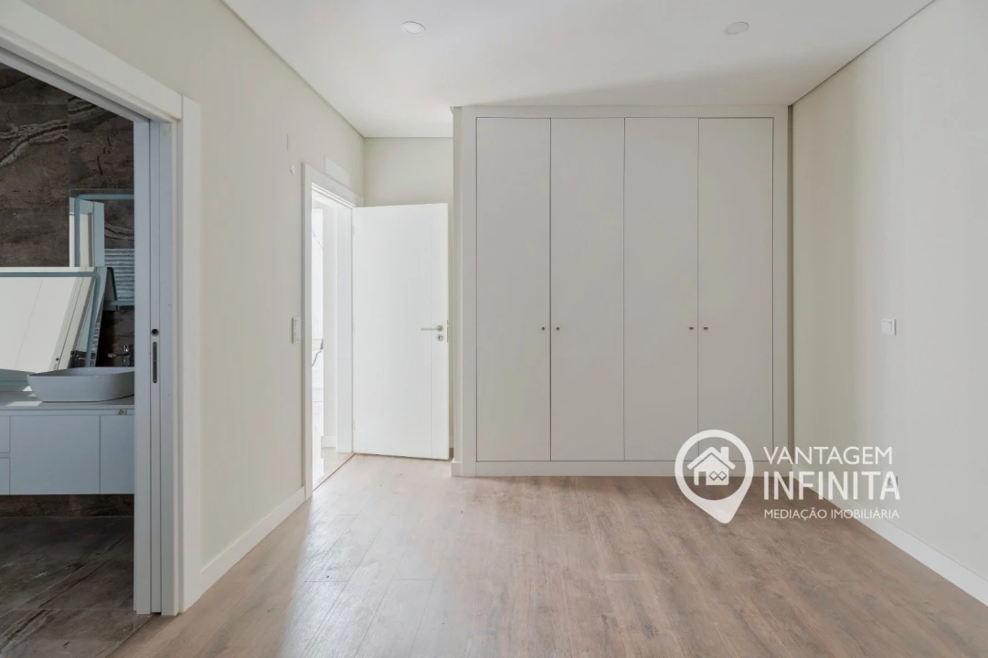 Moradia T5 para Venda em Azeitão (São Lourenço e São Simão) Foto 18