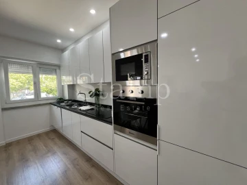 Apartamento T3 para Venda em Benfica