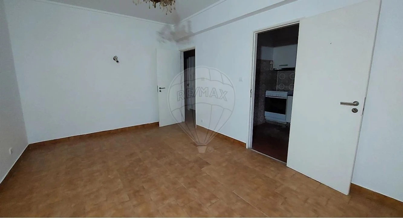 Apartamento T2 para Venda em Algueirão-Mem Martins Foto 1