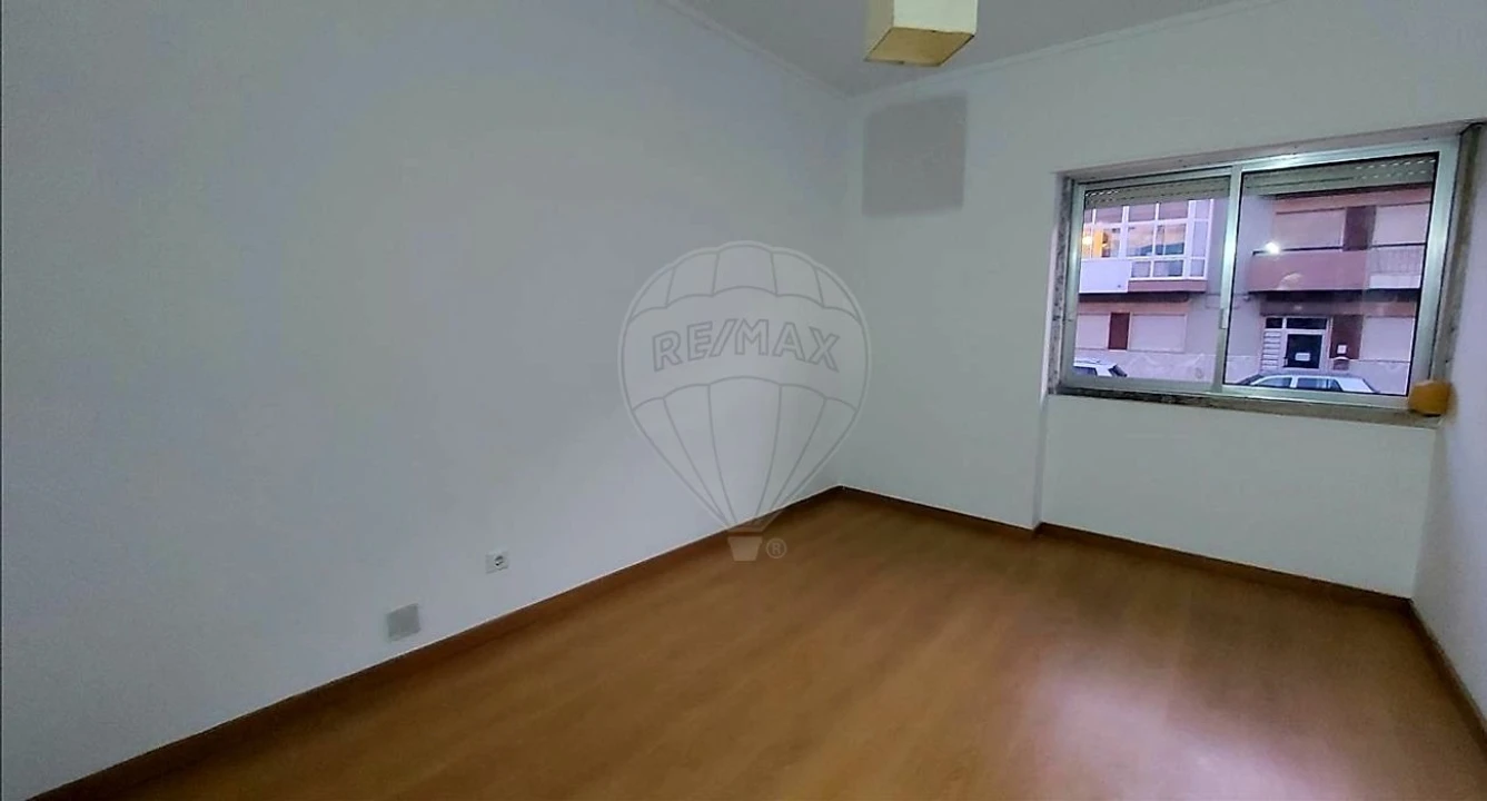 Apartamento T2 para Venda em Algueirão-Mem Martins Foto 4