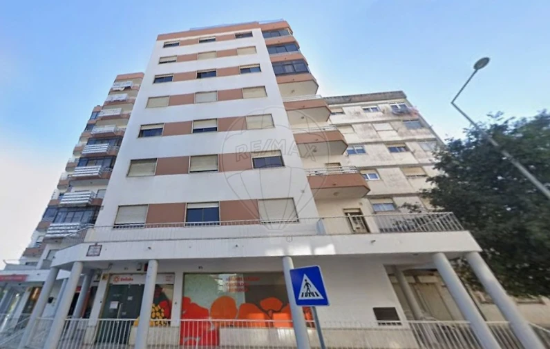 Apartamento T3 para Venda em Cacém e São Marcos Foto 1