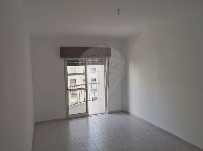 Apartamento T2 para Venda em Algueirão-Mem Martins Foto 6