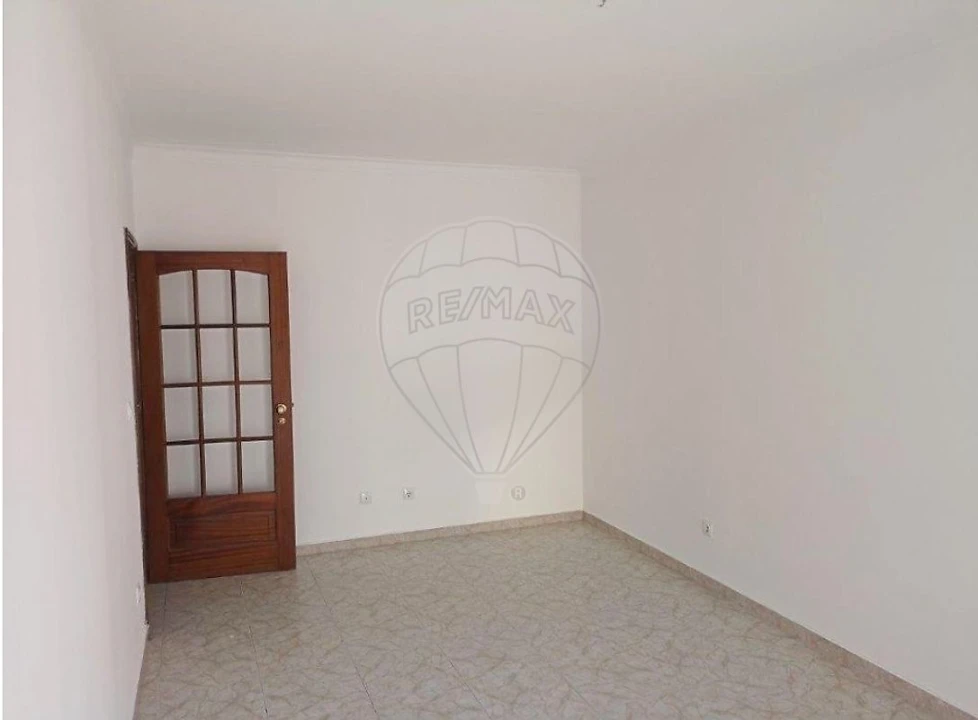 Apartamento T2 para Venda em Algueirão-Mem Martins Foto 3