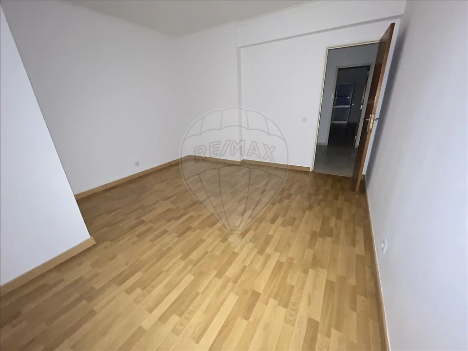 Apartamento T2 para Venda em Agualva e Mira-Sintra Foto 10