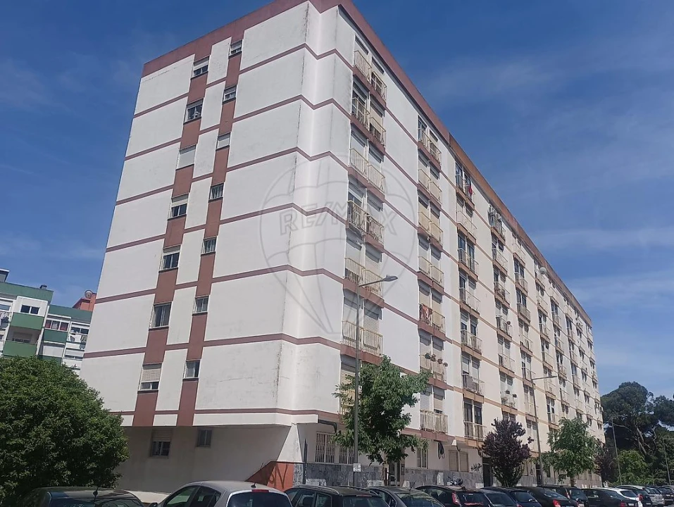 Apartamento T2 para Venda em Agualva e Mira-Sintra Foto 3