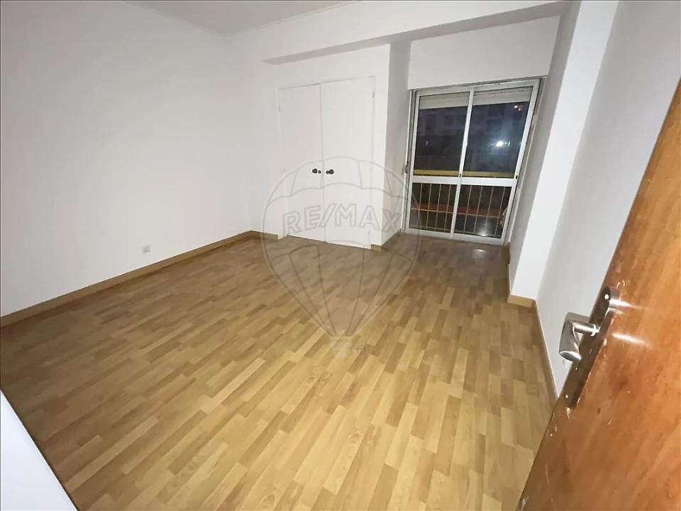 Apartamento T2 para Venda em Agualva e Mira-Sintra Foto 7