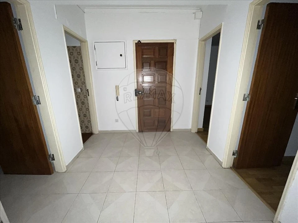 Apartamento T2 para Venda em Agualva e Mira-Sintra Foto 8