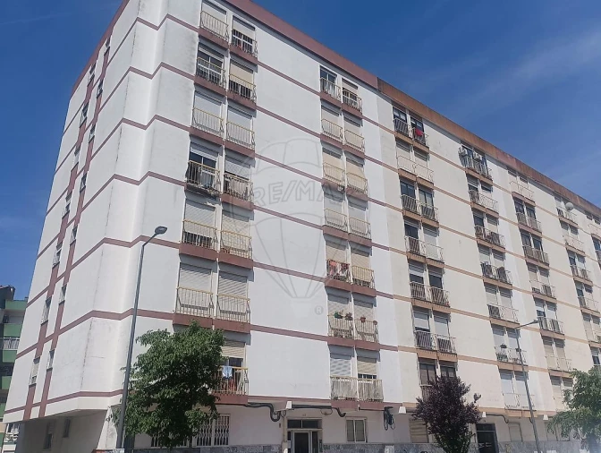 Apartamento T2 para Venda em Agualva e Mira-Sintra Foto 4