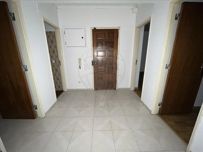 Apartamento T2 para Venda em Agualva e Mira-Sintra Foto 8