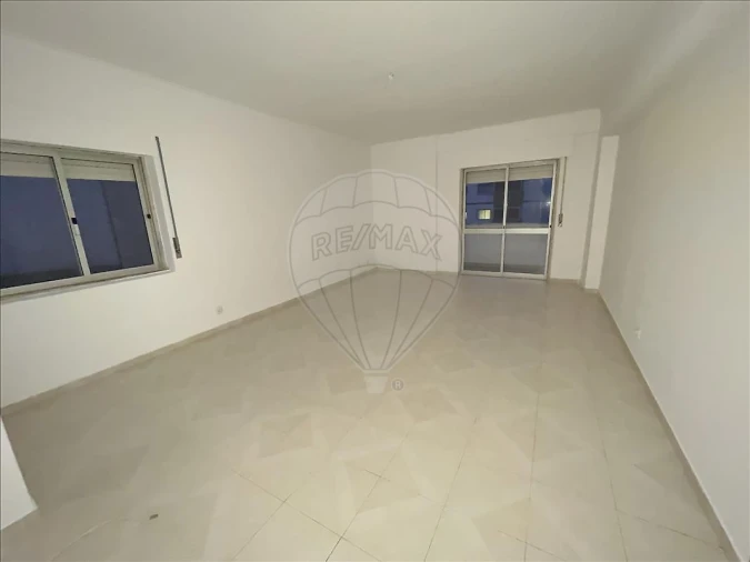 Apartamento T2 para Venda em Agualva e Mira-Sintra Foto 9
