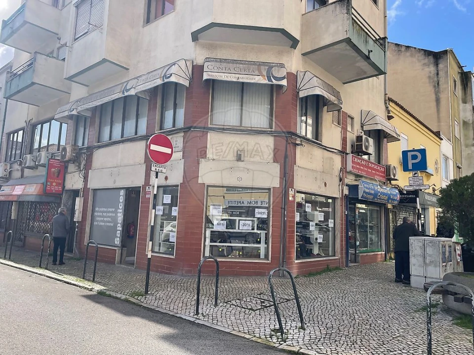 Loja para Arrendamento em Almada, Cova da Piedade, Pragal e Cacilhas Foto 15